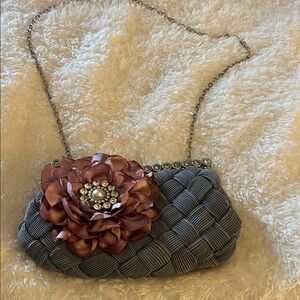 Unbranded clutch perfect for mother of the bride, prom one stone missing